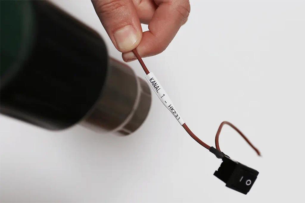 Brother HSE261E Bel/črn trak 31mm